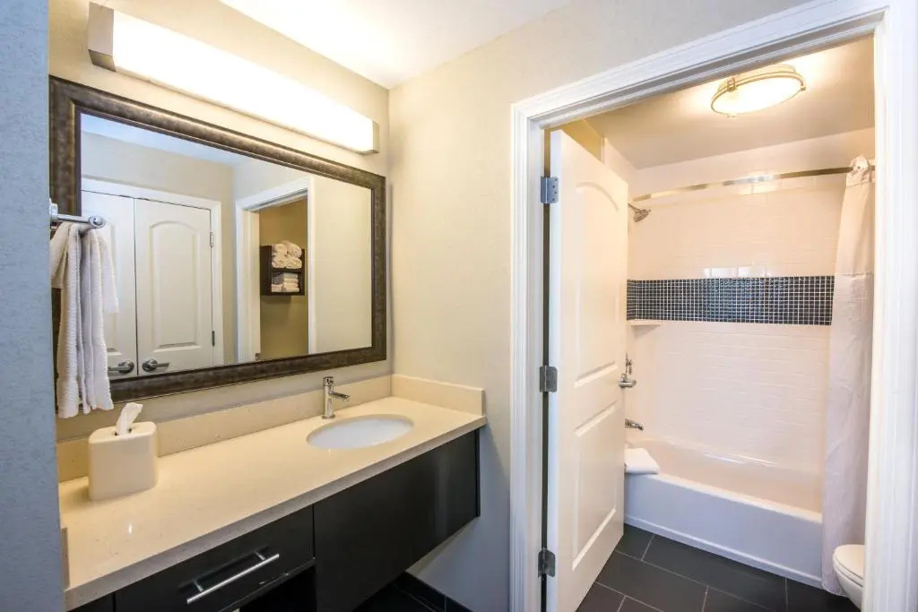 Staybridge Suites Albany Wolf Rd-Colonie Center by IHG - Chambres
