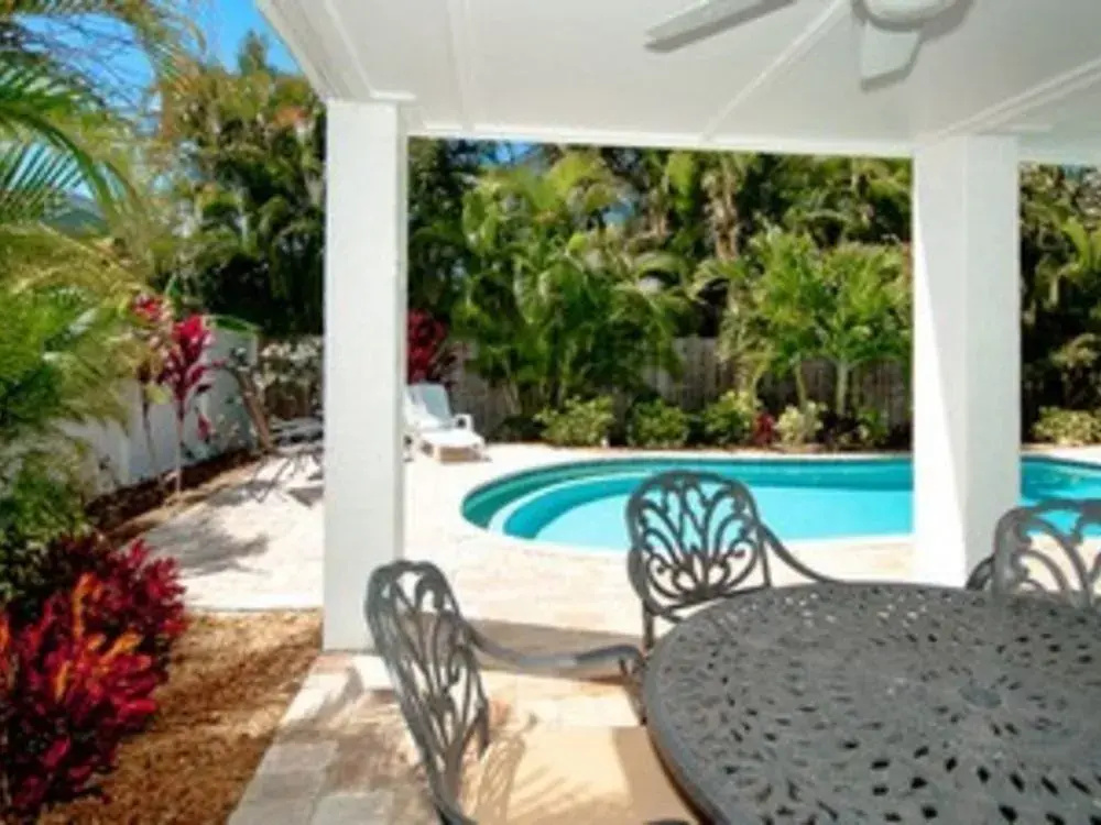Holly Hideaway