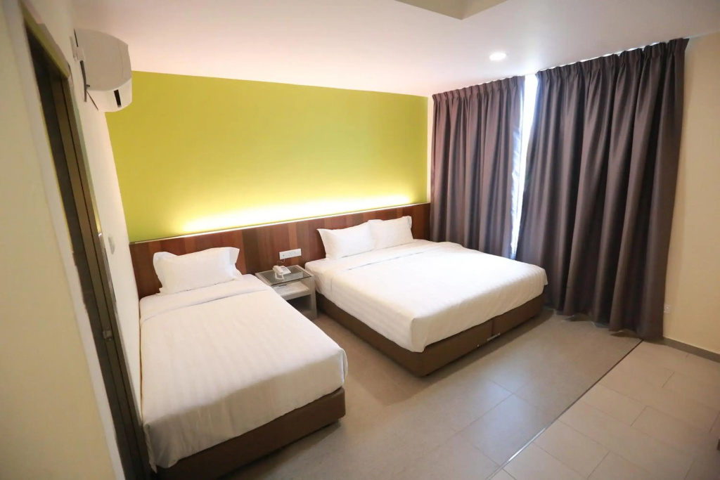 Pantai Regal Hotel - фото 28
