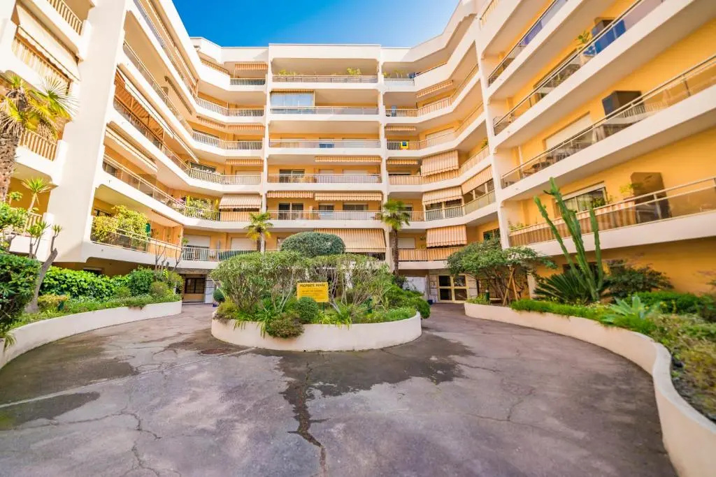 50m Monaco - Grimaldi Forum - Larvotto Beach - Ai
