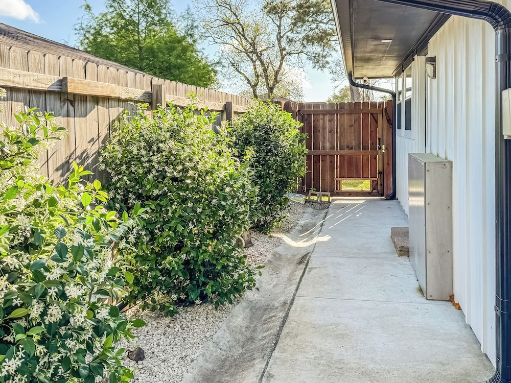 The Houston Oasis - Urban Luxury