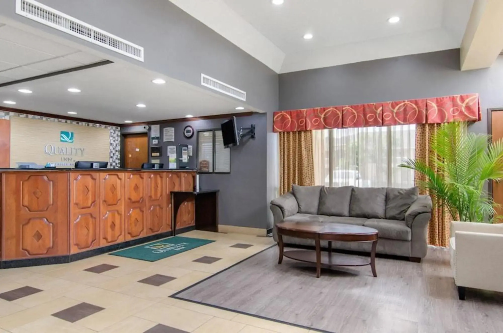 Lobby & Reception
