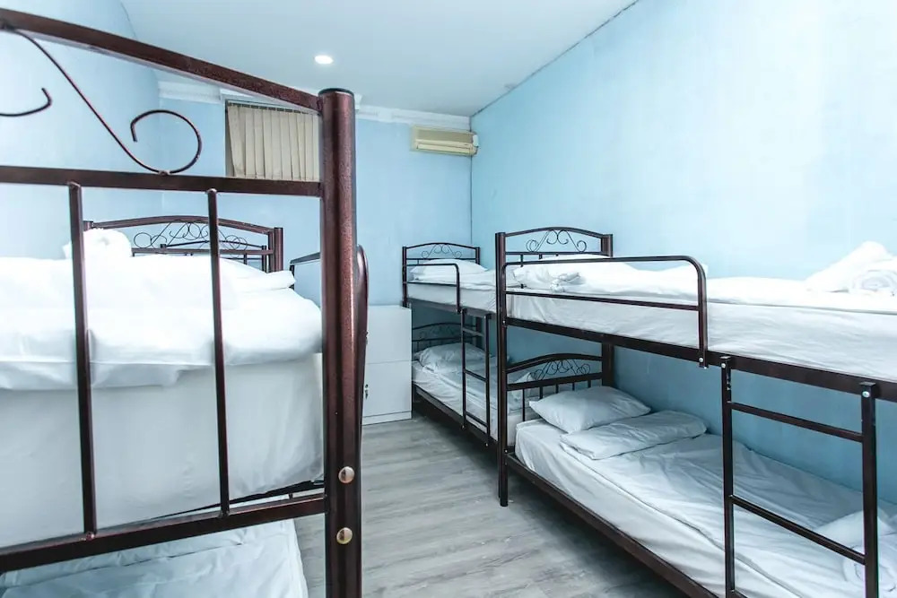 Кровать в общем номере (мужской номер) в Хостел Sherlock Homes Баку