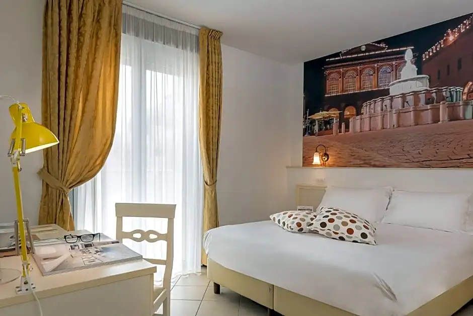 Double room (full double bed)
