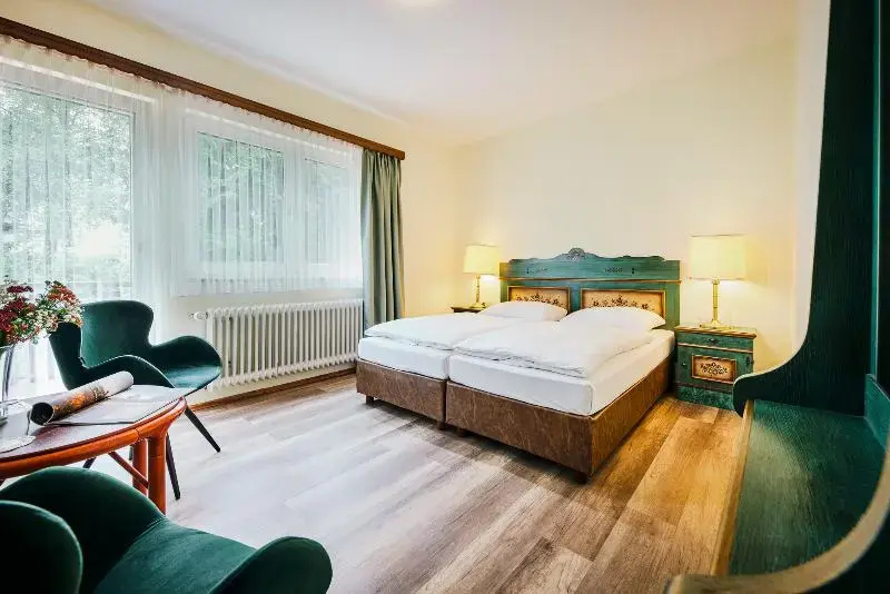 Classic Double room with balcony (full double bed)