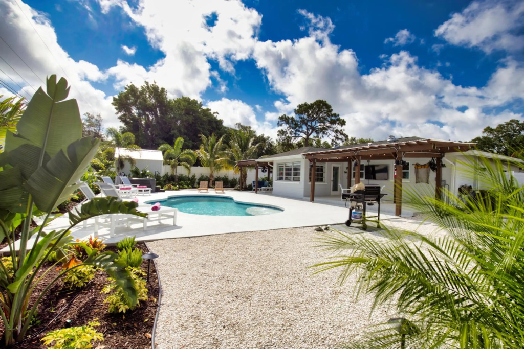 Peaceful, Hot Tub, Near Siesta Key, 3 Bed, 2 Bath