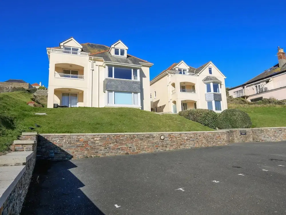 6 Chichester Court