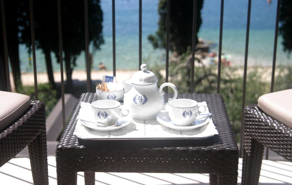 gallery_image_hidden_7