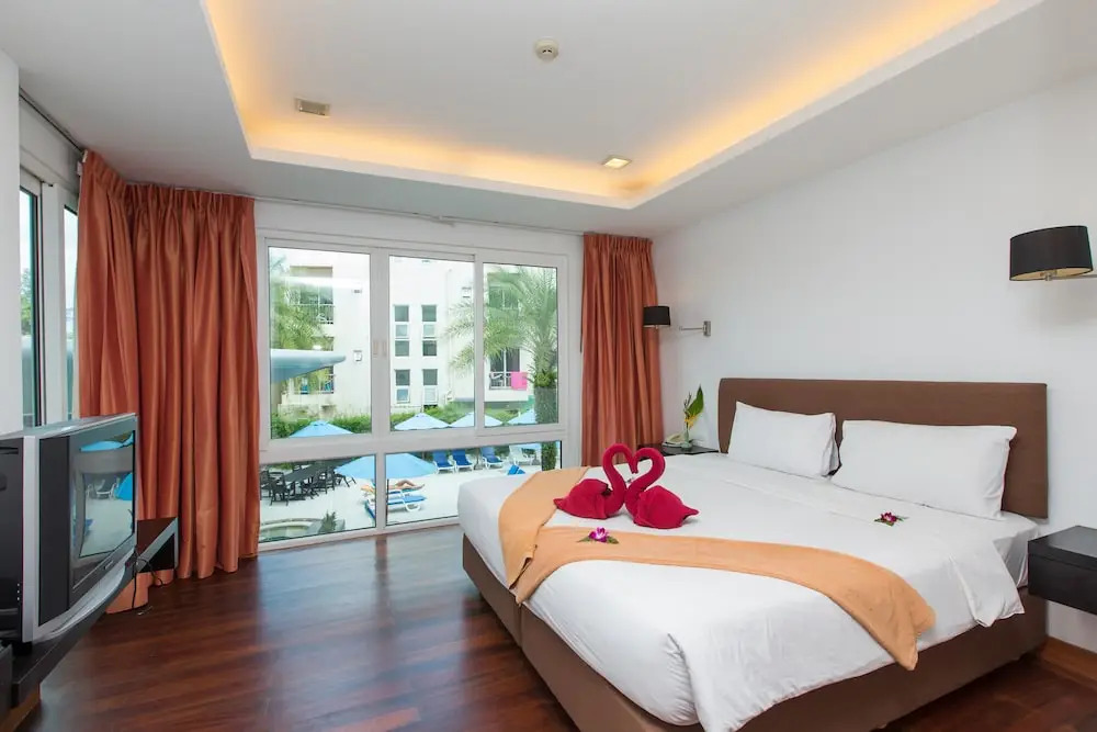 The Palms, Kamala Beach