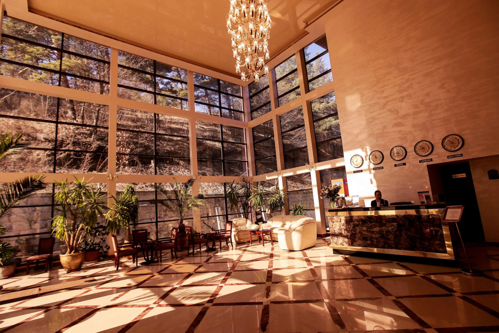 Lobby & Reception
