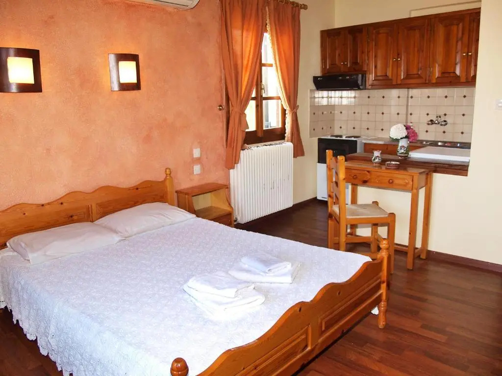 Double Studio (full double bed)