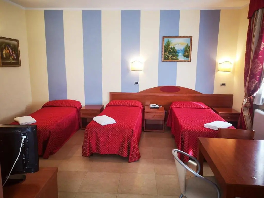 Standard Triple room