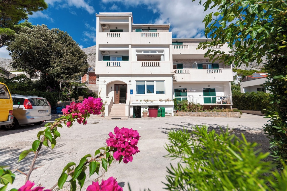 Apartments Blazenka
