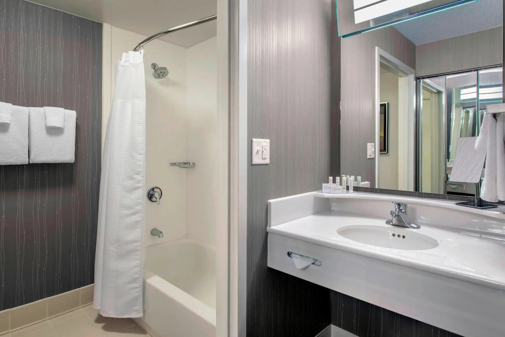 Standard Double room with courtyard view (full double bed)