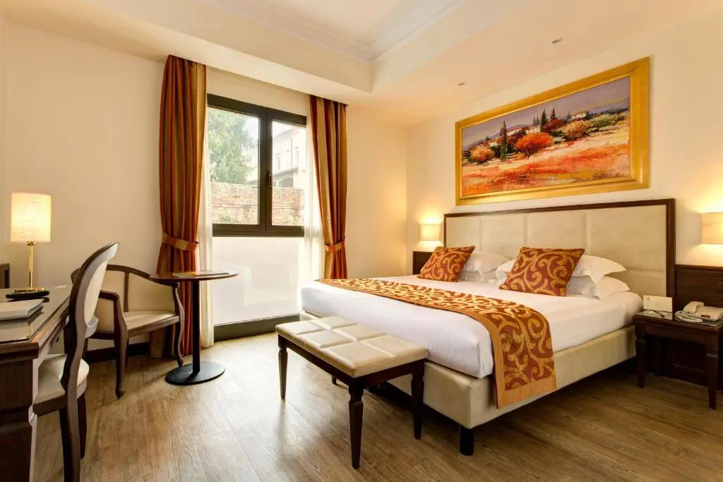 Classic Double room (full double bed)