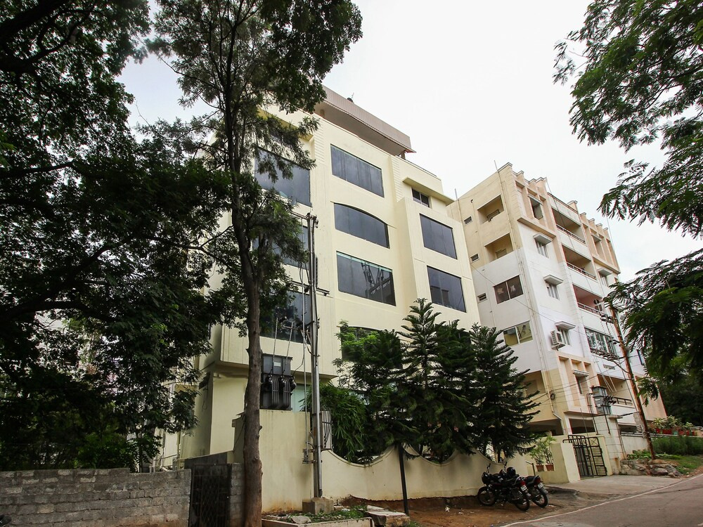 OYO 18592 M Hotel