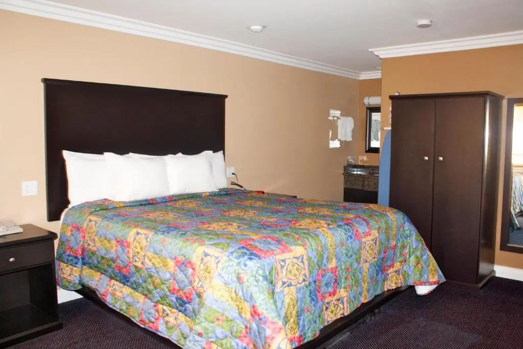 Garden Inn & Suites — фото