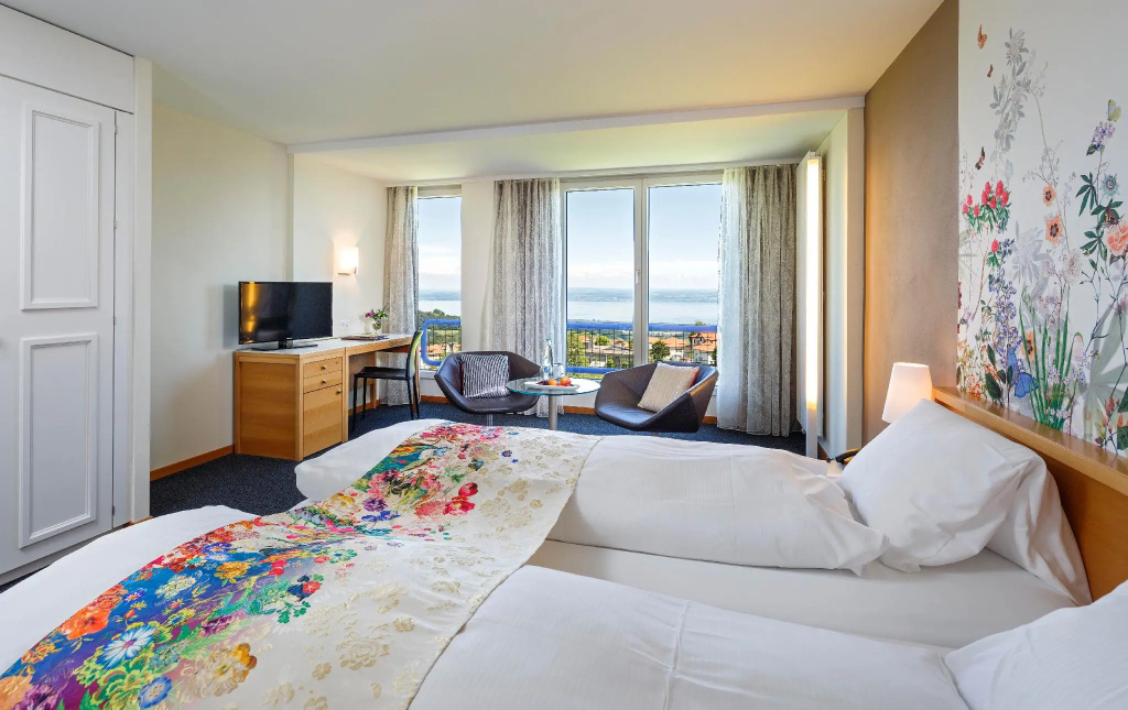 Superior room with lake view