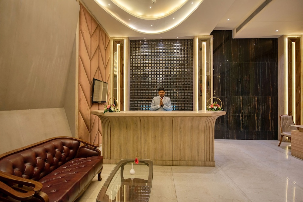 Lobby & Reception