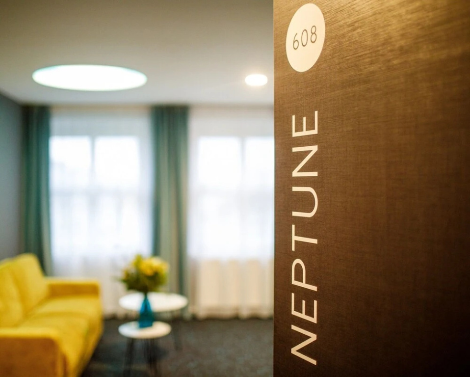 Lobby & Reception