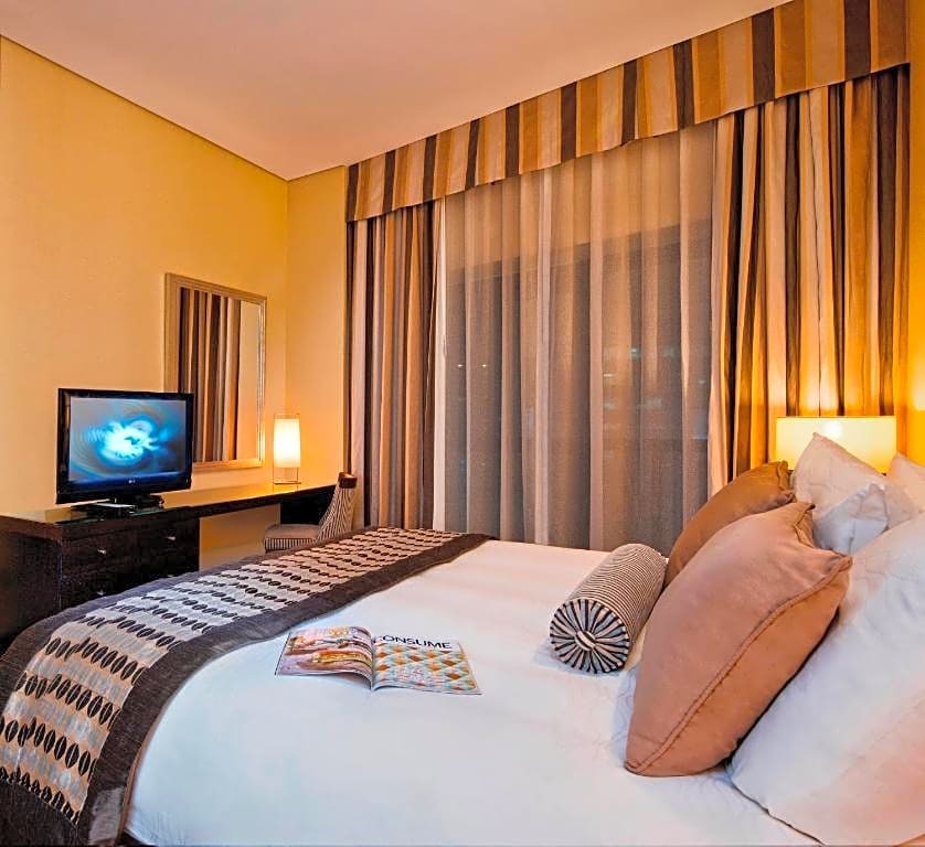 Time Oak Hotel & Suites