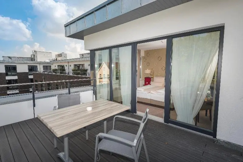 Standard Double room with balcony (full double bed)