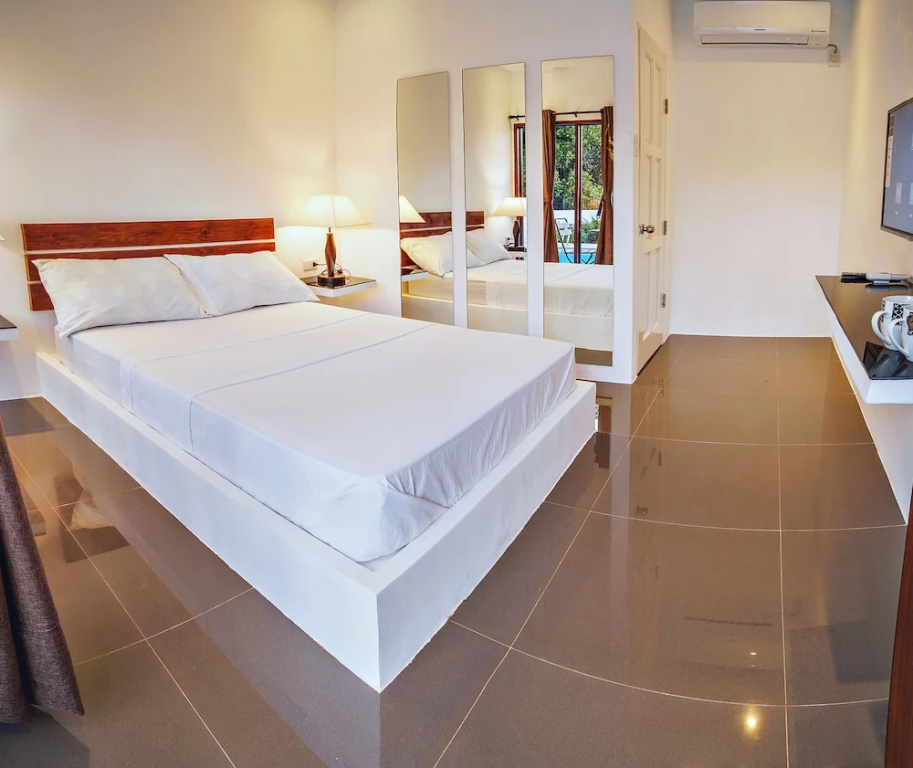 Standard Double room with pool view (full double bed)