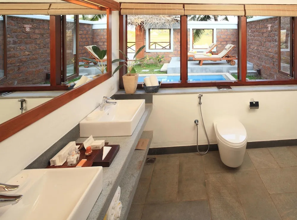 Standard room with pool view