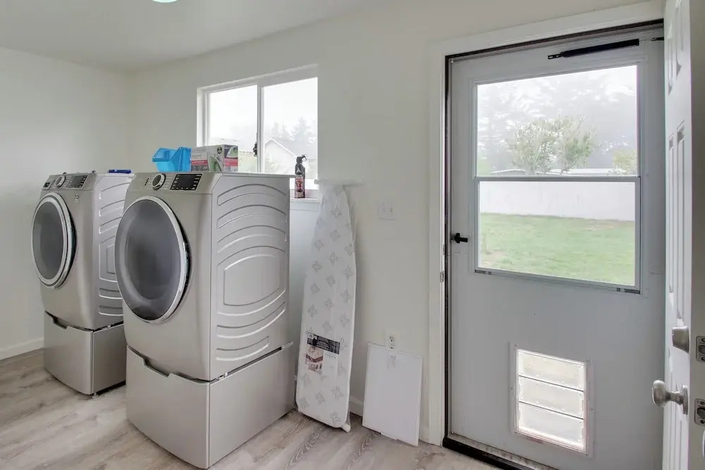 Crescent City Home w/ Hot Tub: Half-block to Beach — фото 4