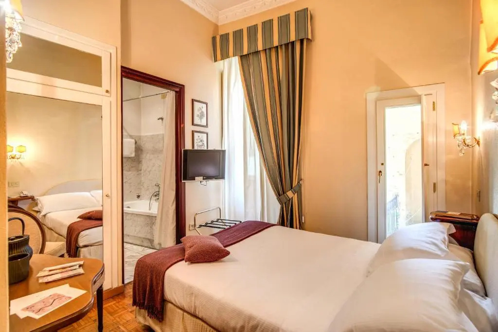 Small Double room (full double bed)