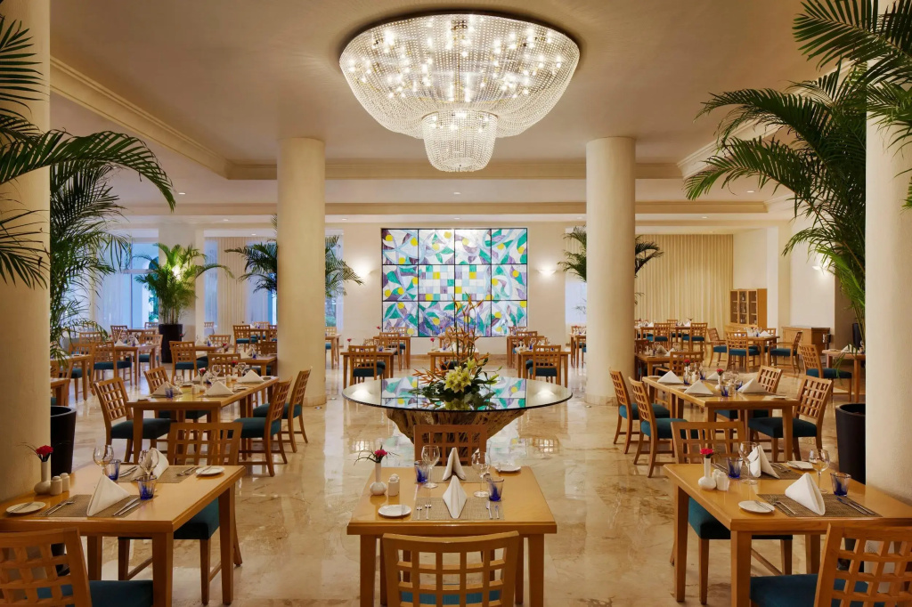 El Dorado Royale, Catamarán, Cenote & More Inclusive Aparthotel