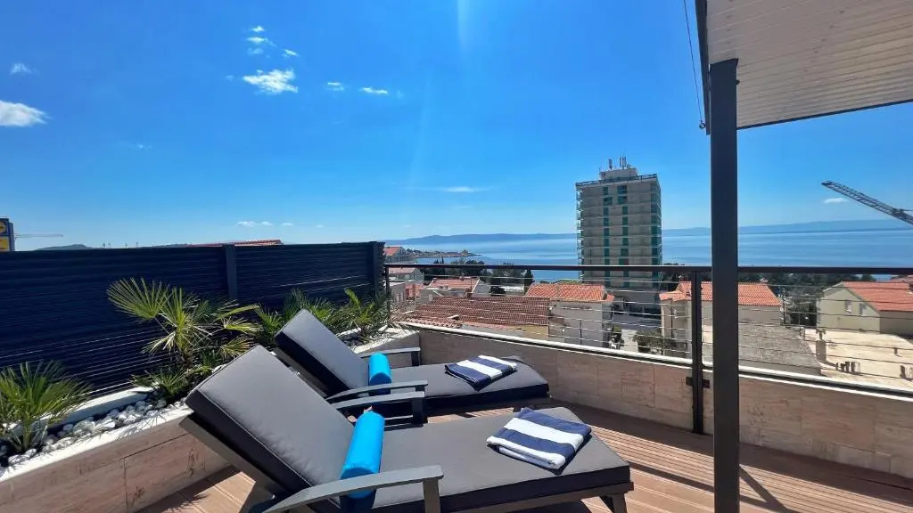 Skypool Suite 77 with private pool