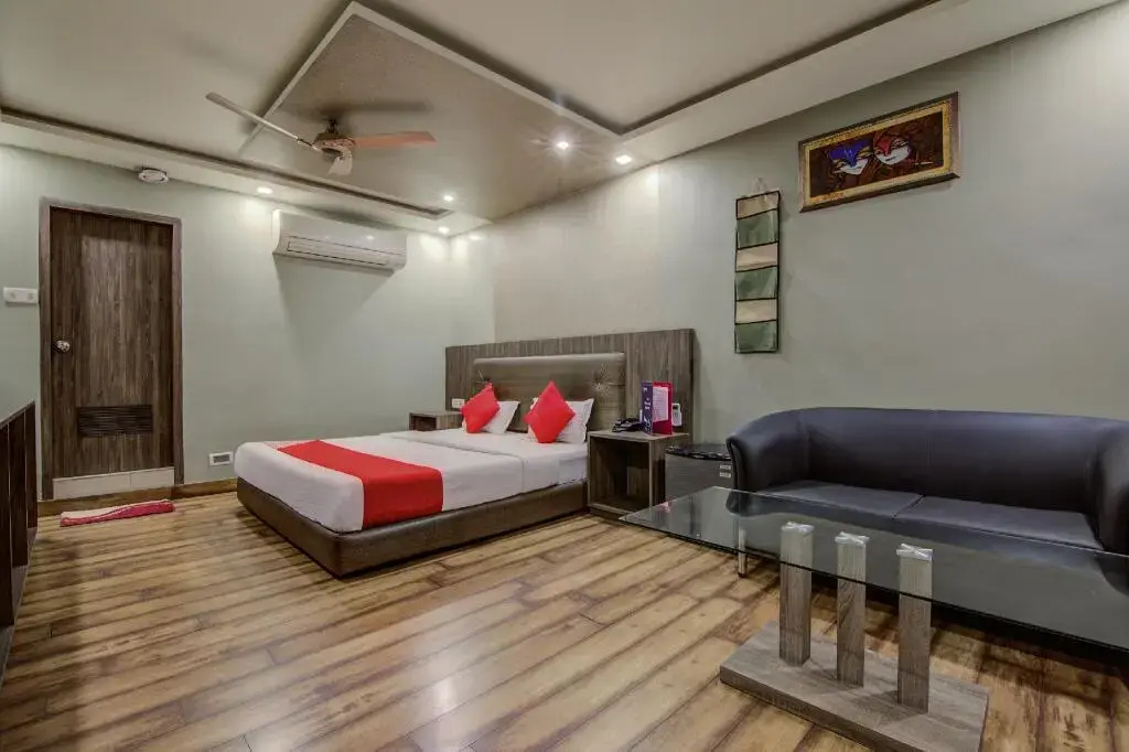 Crystal Studio by OYO Rooms