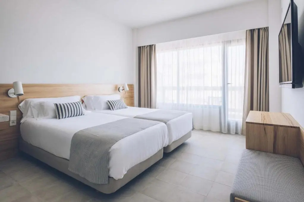 Double room (full double bed)