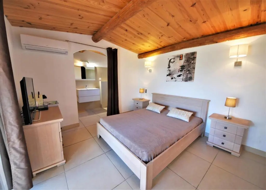 Standard Double room (full double bed)