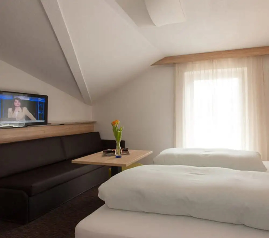 Standard Double room with balcony (full double bed)
