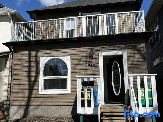 Character Home near Downtown and 17th Avenue