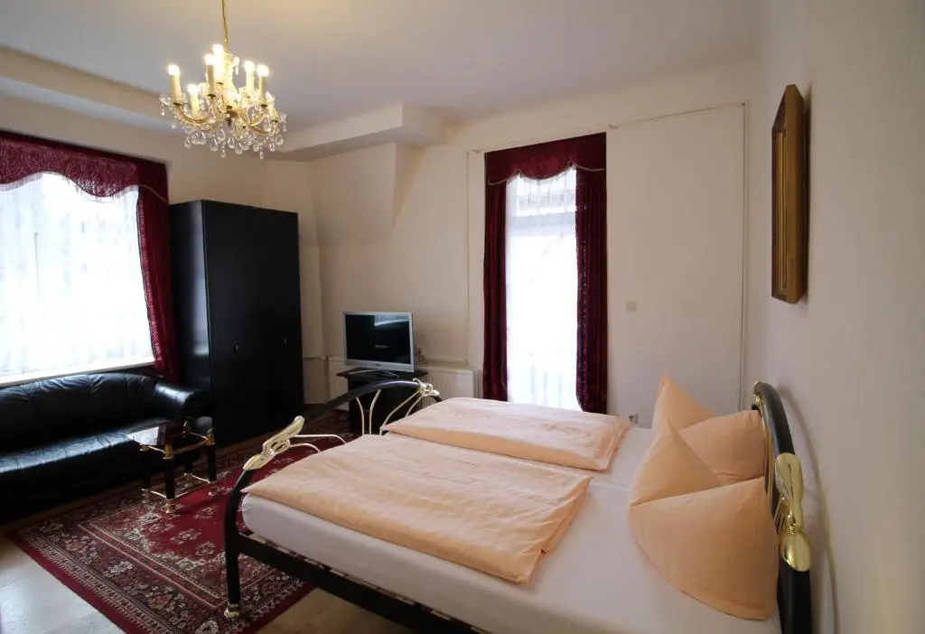 Standard Double room (full double bed)