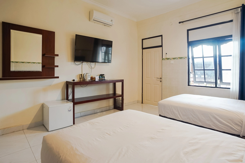 Отель City Garden Bali Dwipa Hotel, Kuta в Куте
