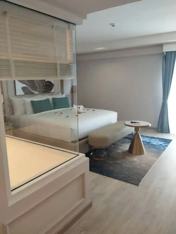 Deluxe Double room (full double bed)