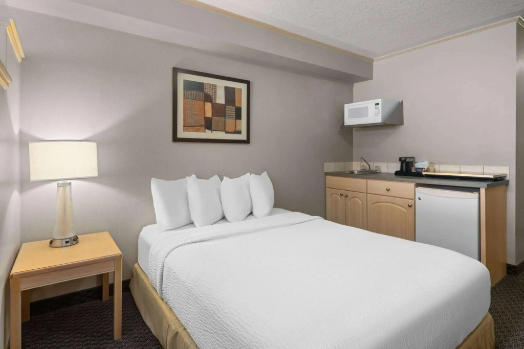 Travelodge by Wyndham Fort McMurray - фото 32