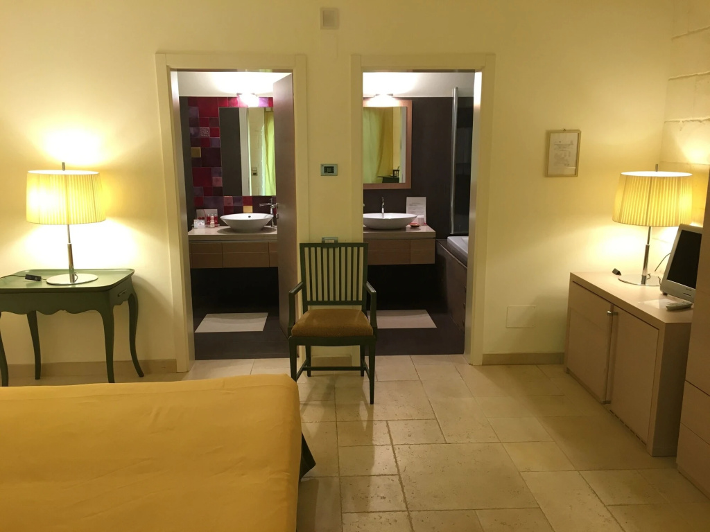 Lobby & Reception