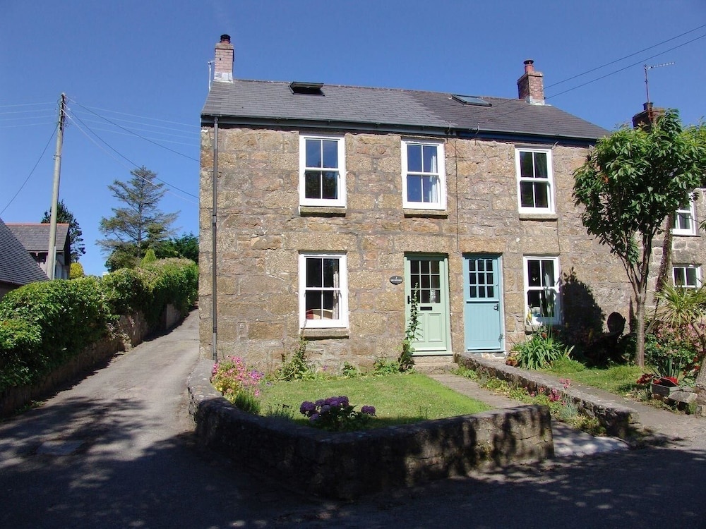 1 The Cottages
