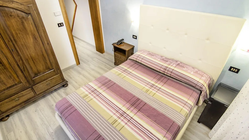 Economy room