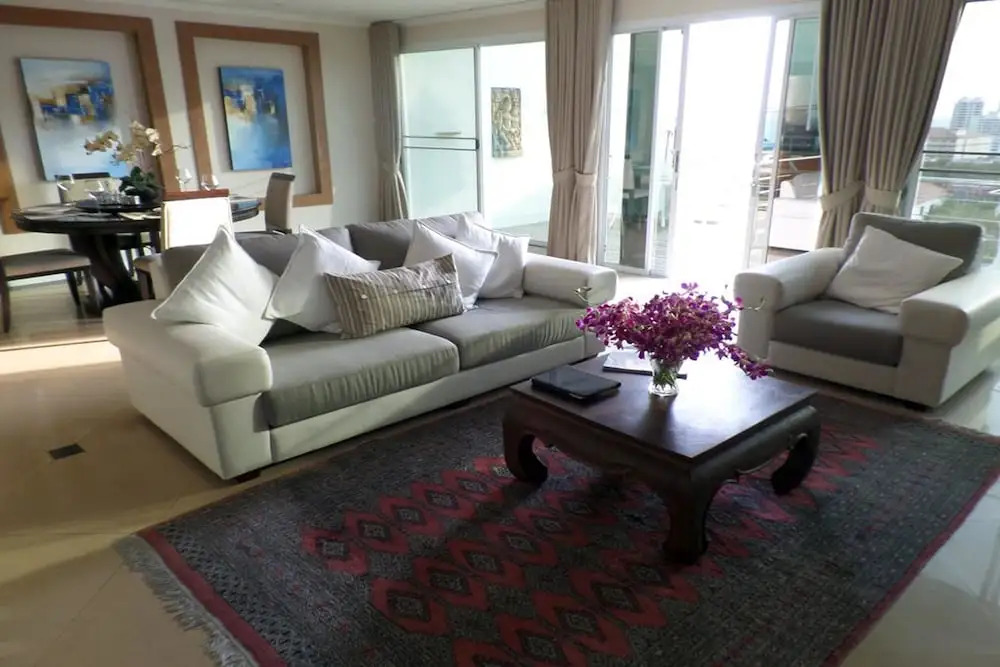 Апартаменты с 2 комнатами с балконом в Westbury Residence