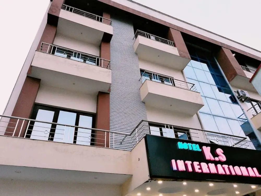 OYO 5876 Hotel KS International
