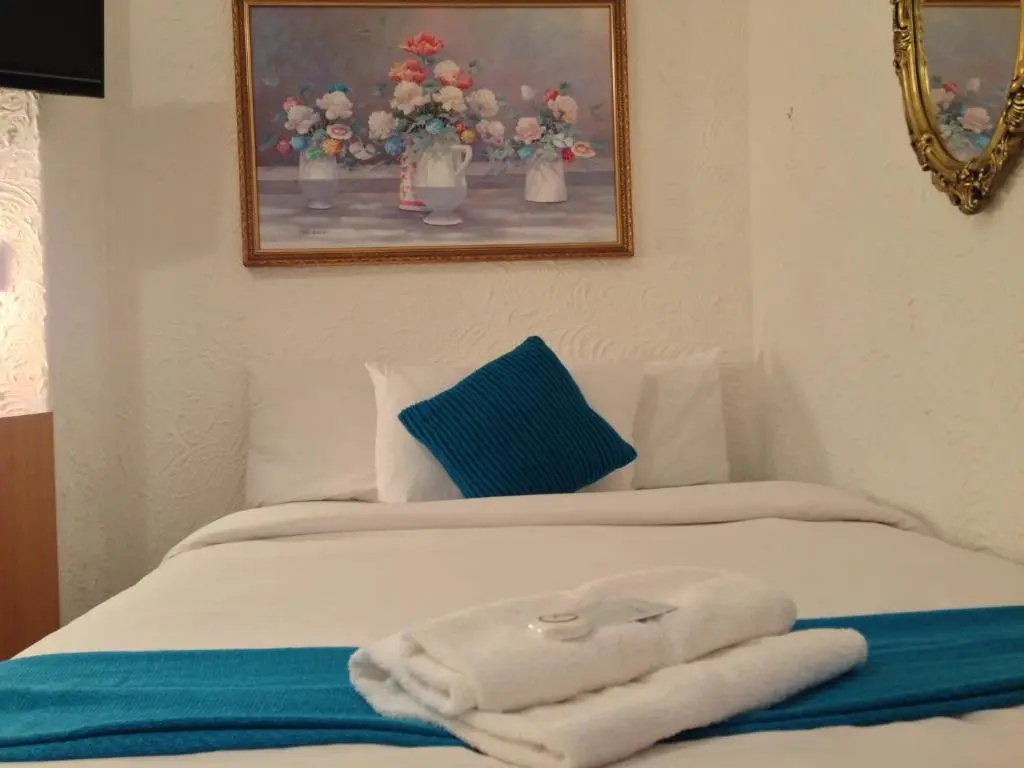 Standard Triple room with view