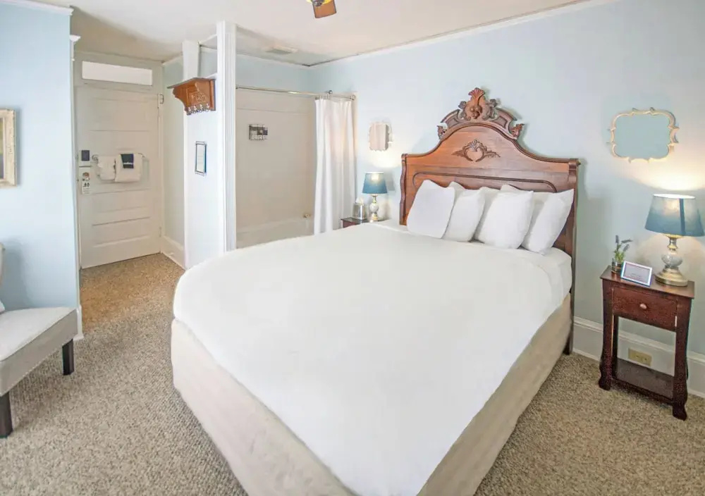 Superior Double room with balcony (full double bed)