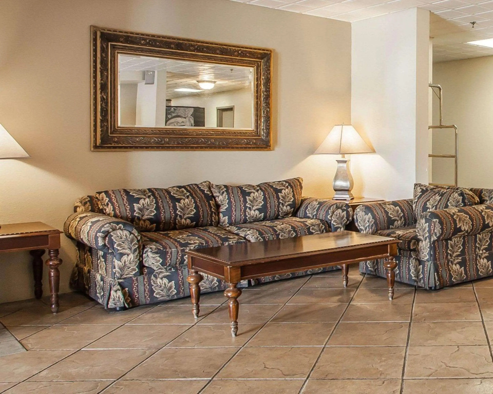 Lobby & Reception