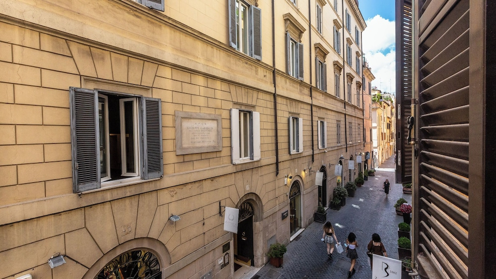 Rental in Rome Vittoria Apartment
